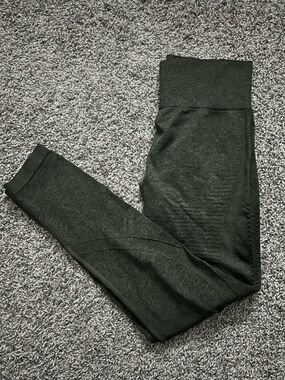 Seamless High-Waist Leggings in Dark Olive